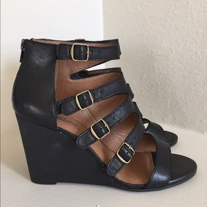 Lucky black leather wedges