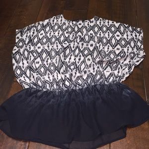 Flowy top with elastic at waist