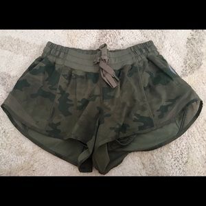 Lululemon Camouflage Print Hotty Hot shorts Size 4