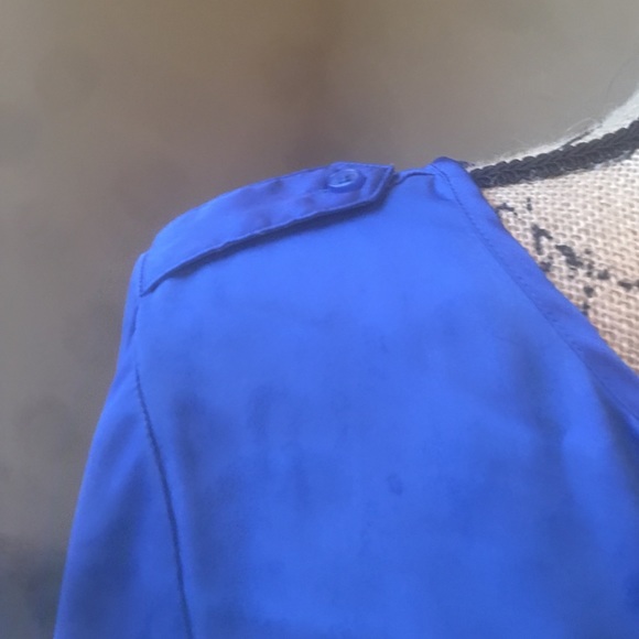 Beautiful blouse - Picture 3 of 3