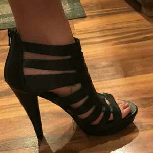 Black heels/pumps
