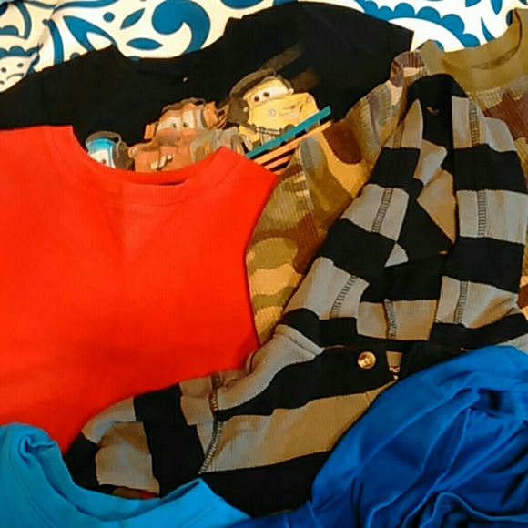 ❤-SOLD-❤2T lot of long sleeve and thermal shirts - Picture 2 of 4