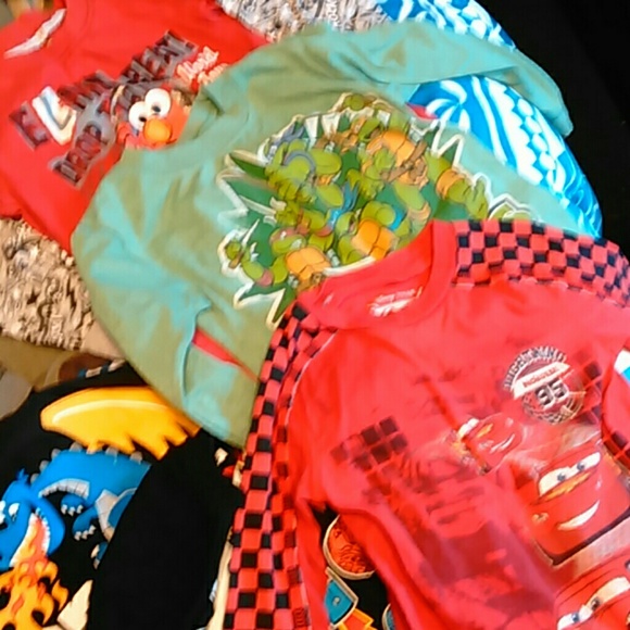 ❤-SOLD-❤2T lot of long sleeve and thermal shirts - Picture 3 of 4