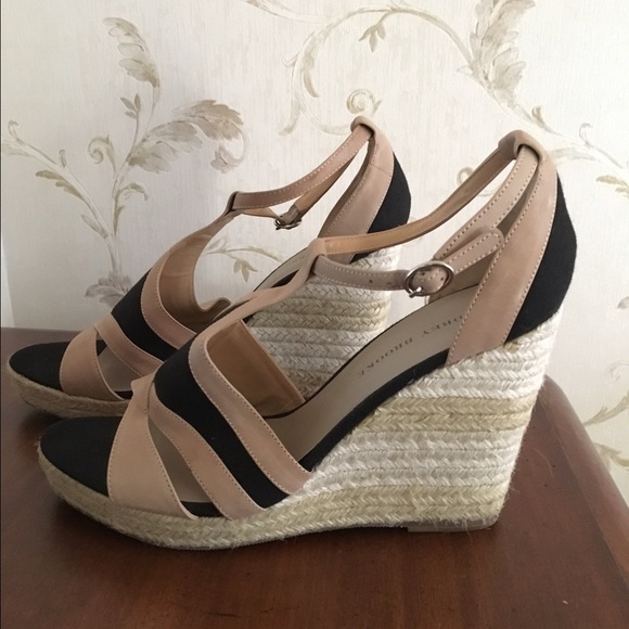 Black & Tan Wedges - Picture 5 of 5