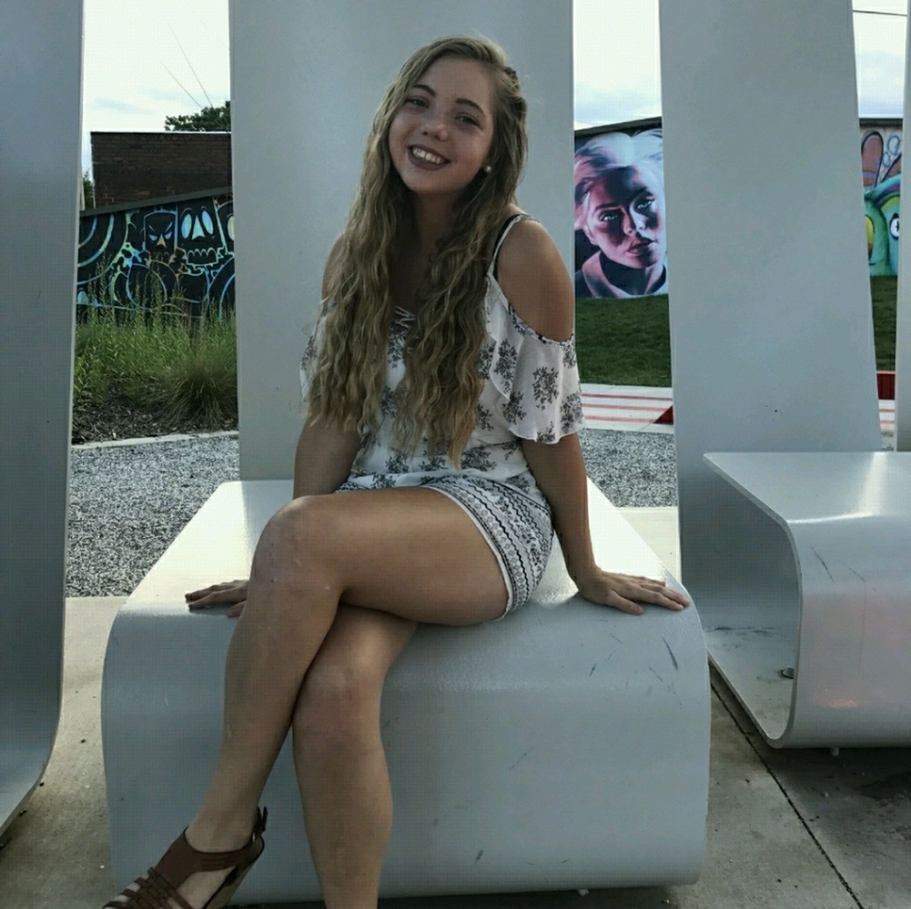 Meet your Posher, Stephanie