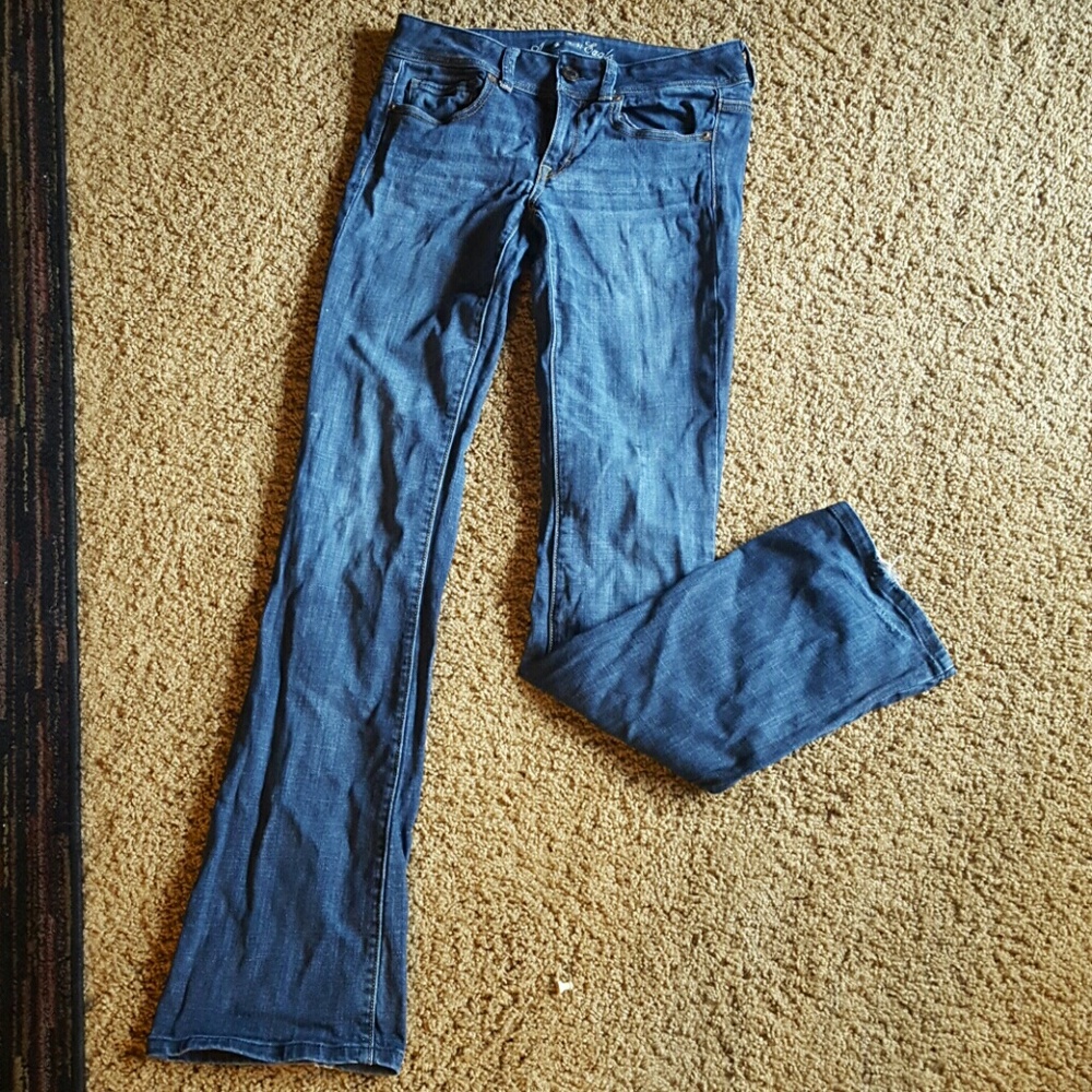 AMERICAN EAGLE JEANS