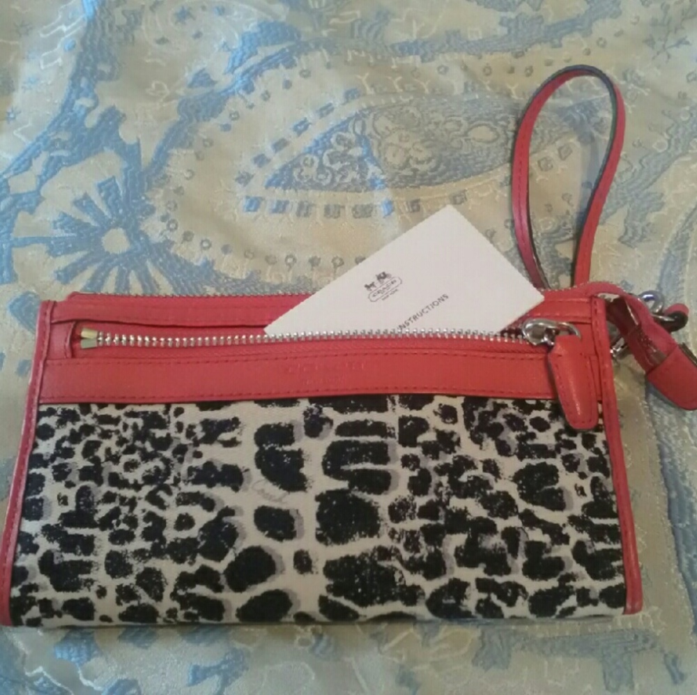 Coach wristlet **SOLD