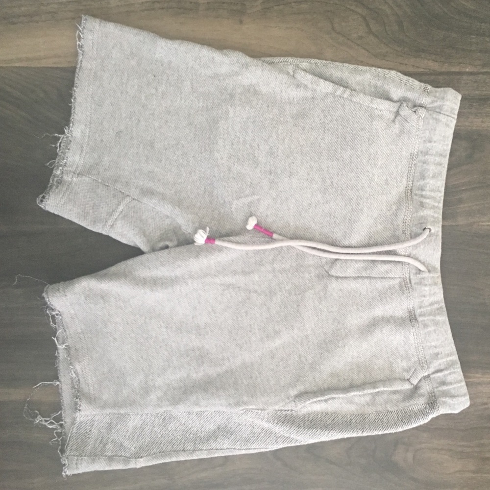 SECOND SUNDAY sweat shorts heather gray w/pockets