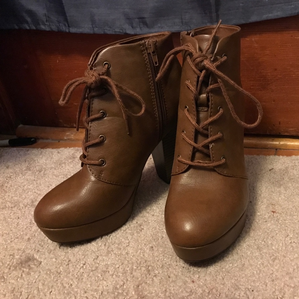 Brown zip/lace up heeled boots