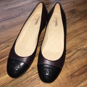 💯 Authentic Chanel Pumps Size 37