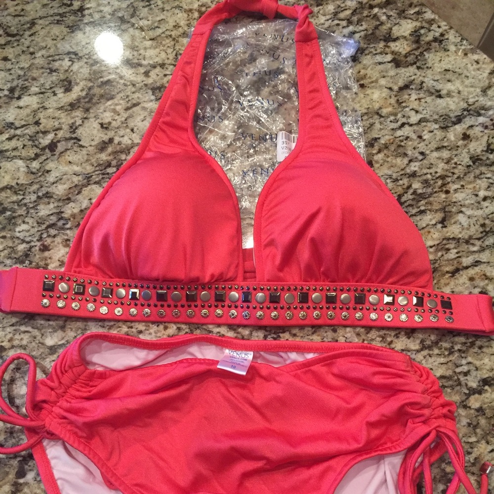 NWT Venus bikini DD Top, 10 bottom.