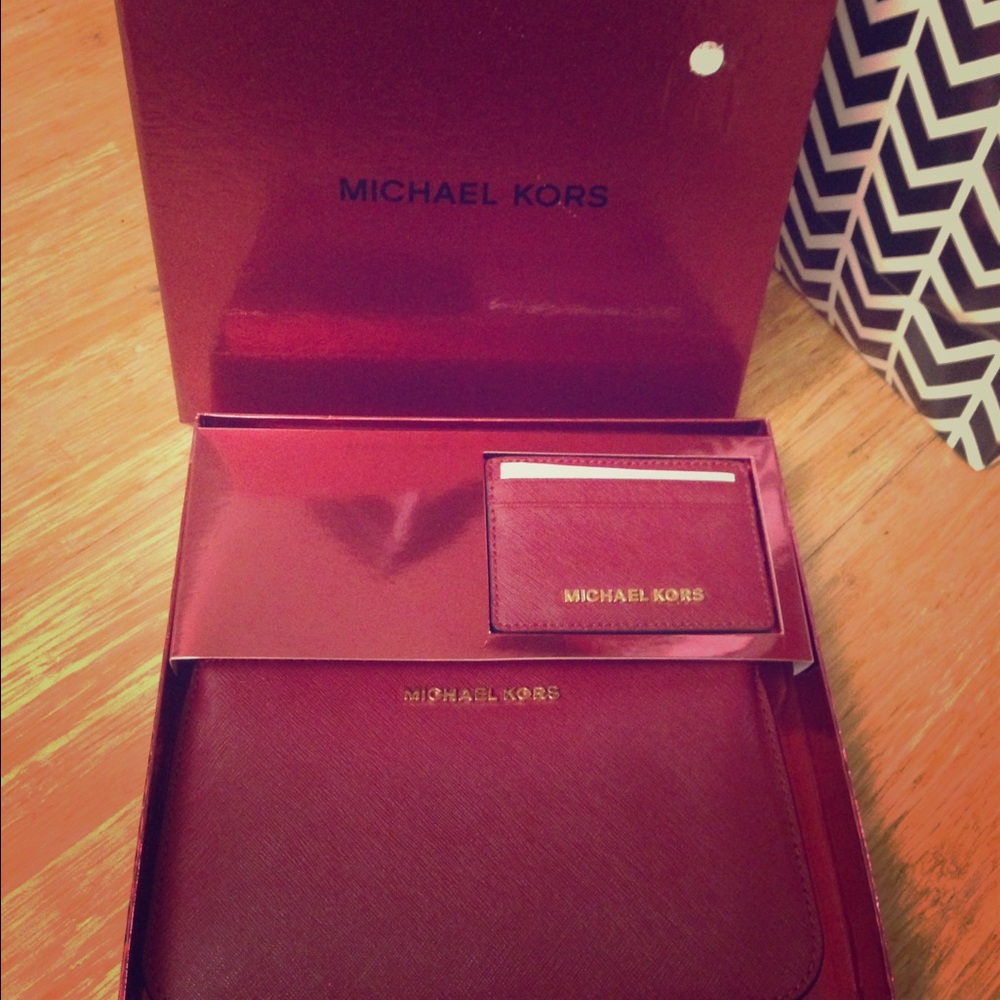 Micheal Kors clutch with id holder