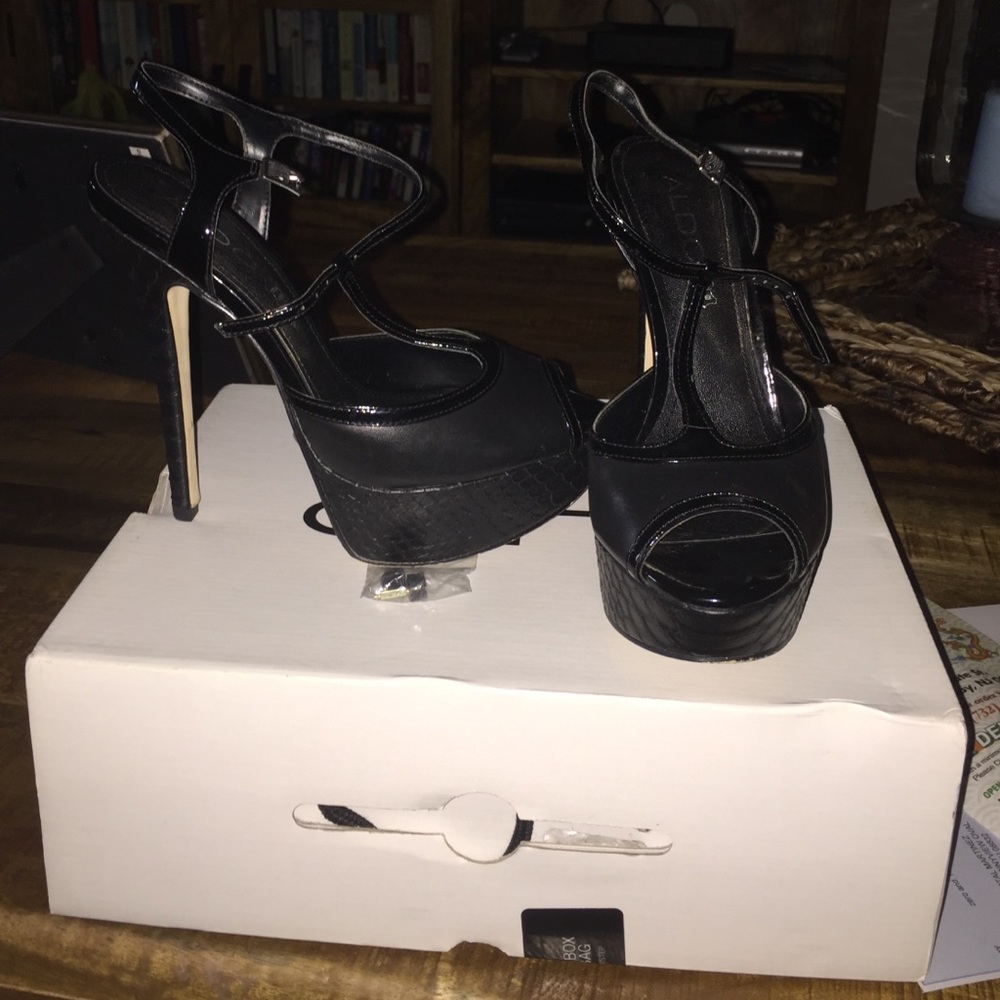 Black Aldo heels. Size 7