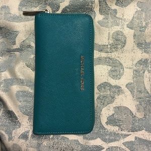 Micheal Kors Full Zip Wallet
