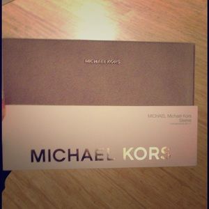 Grey Apple MacBook air sleeve