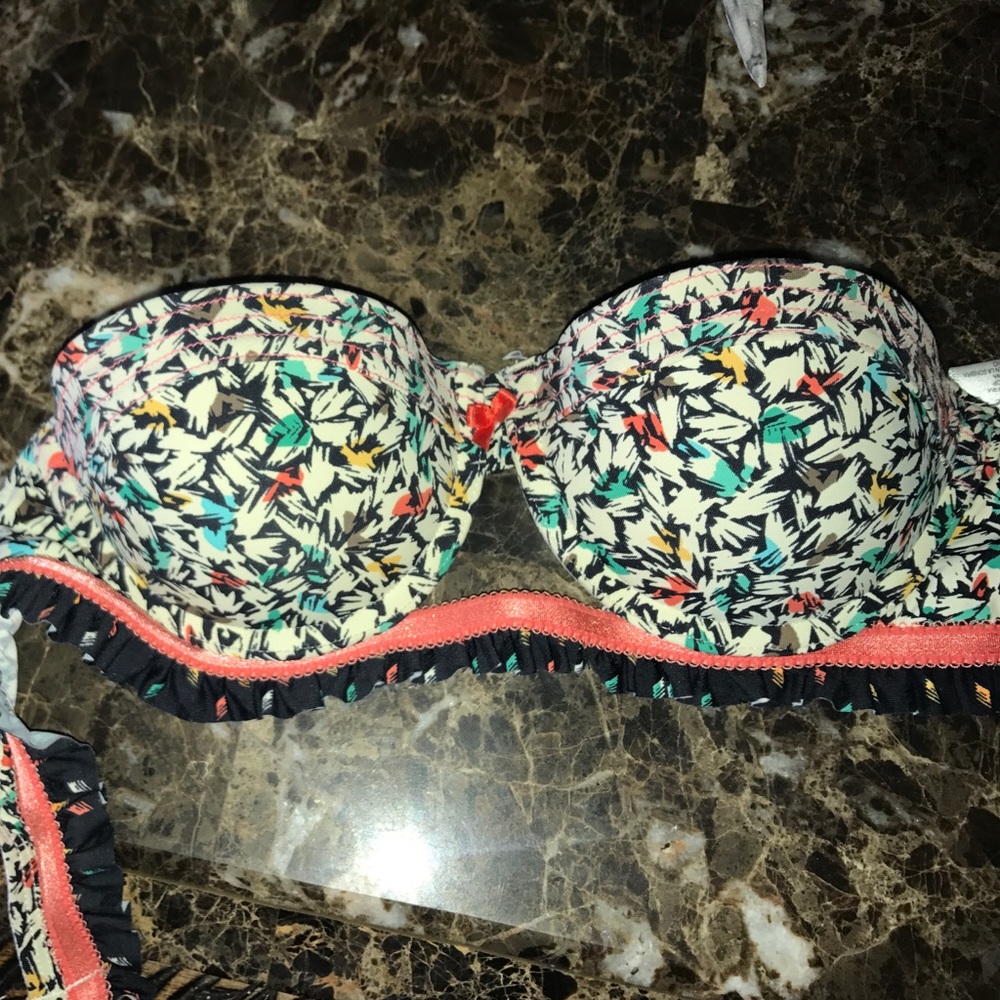BCBGeneration bikini top