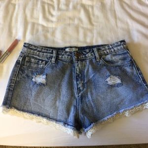 🚨50% OFF🚨Forever 21 light Denim shorts with lace
