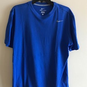Men's Nike Dri-Fit Size L t-shirt.