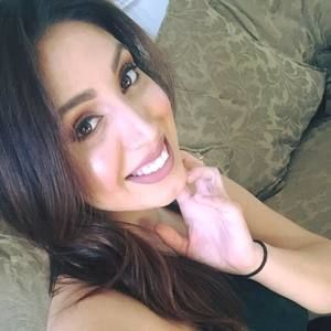 Meet your Posher, Bee