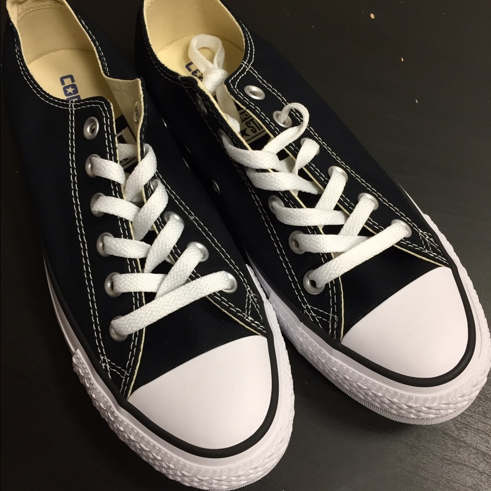 Brand New Women's Black/White Converse