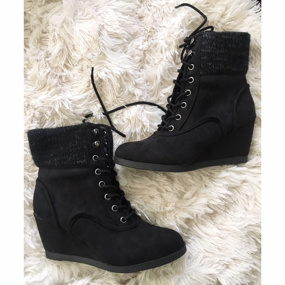 Wedged boots