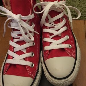 High top red converse men's 5 and women's 7