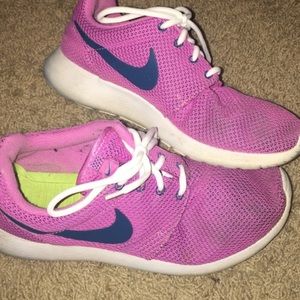 Nike roshe - pink and navy!