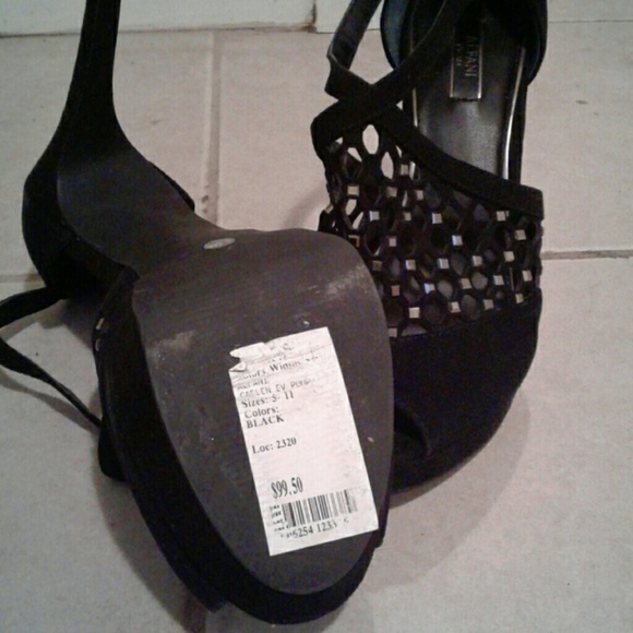 ❤ALFANI Suede Heels - Picture 3 of 3