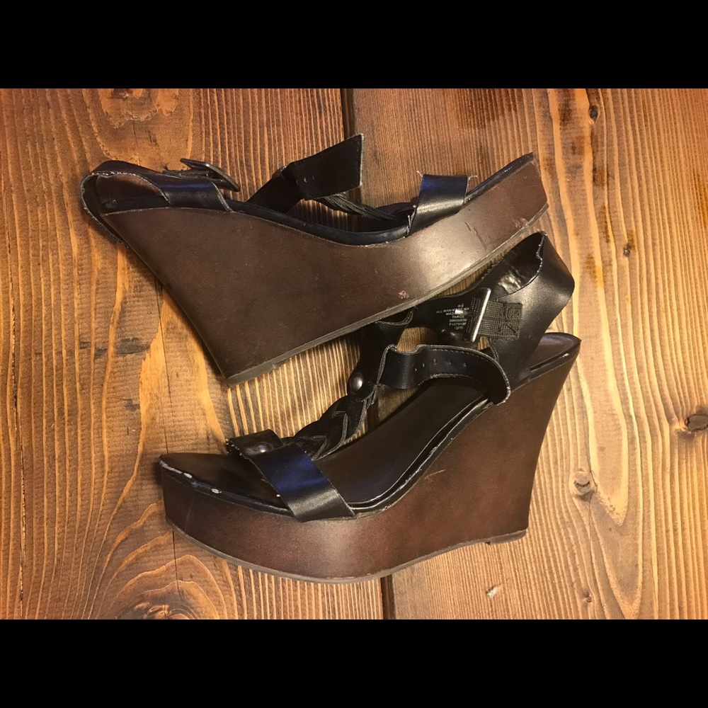 Sandal - Picture 2 of 3