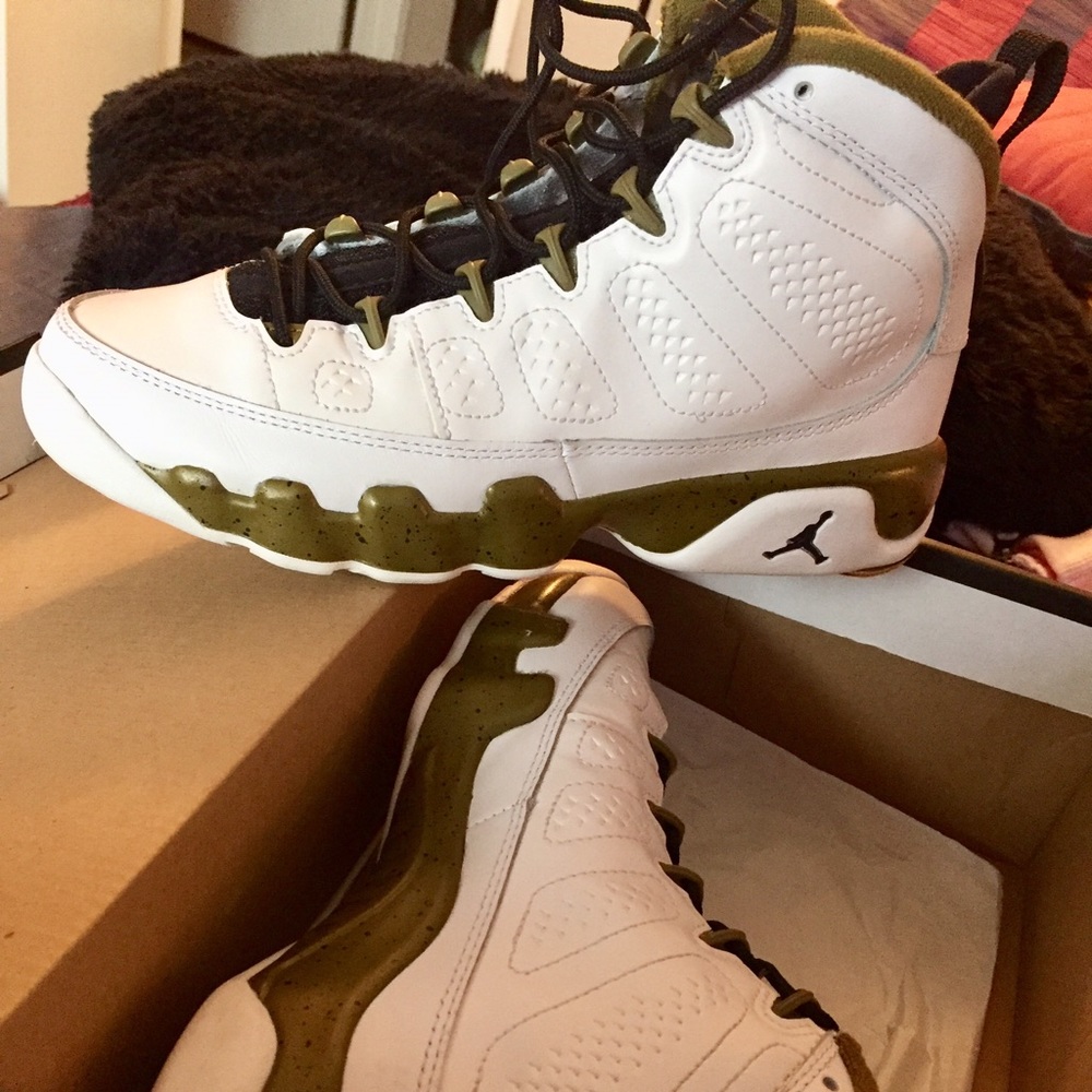 Jordan Retro 9s - Melitia Green, Black, White