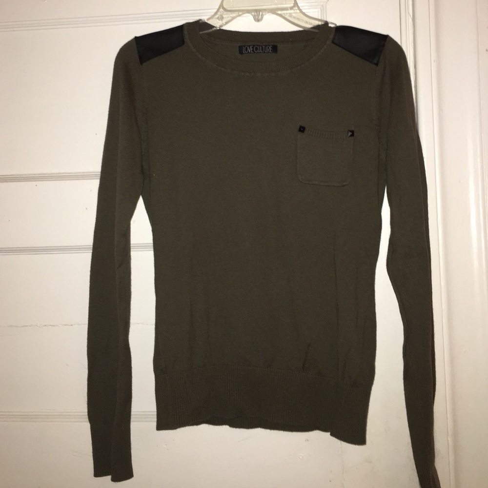 Dark Green leather shouldered long sleeve top!