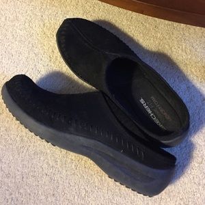 SKECHERS Memory Foam Slippers