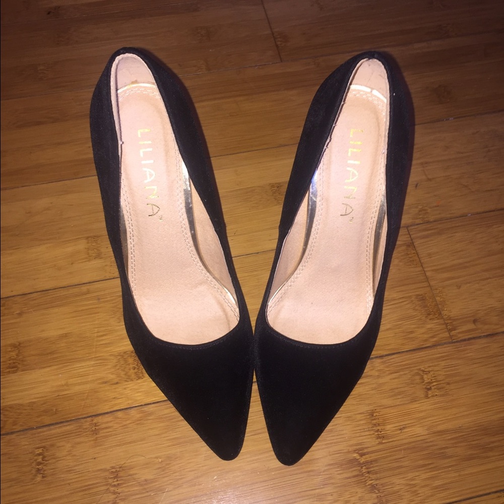 Liliana black suede pumps