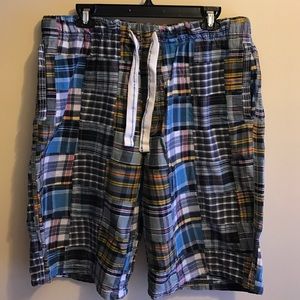 Men's American Eagle size L shorts.