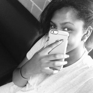 Meet your Posher, Amona