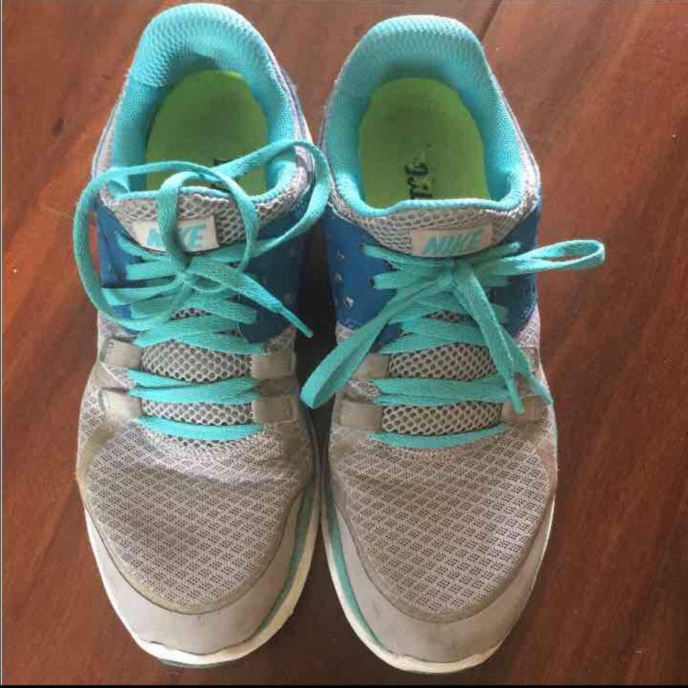Womens Nike Shoes 7.5