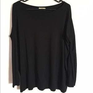 Women's size small black "piko" log sleeve shirt