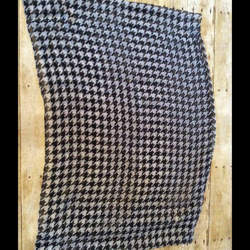 checkered scarf - Picture 3 of 3