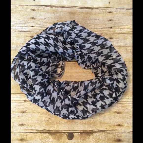 checkered scarf - Picture 2 of 3