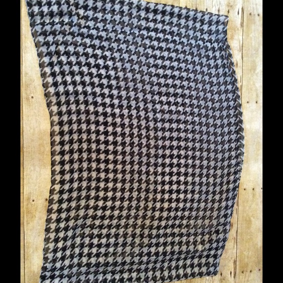 checkered scarf - Picture 3 of 3