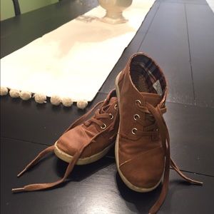 Toms boy Paseo, size 12