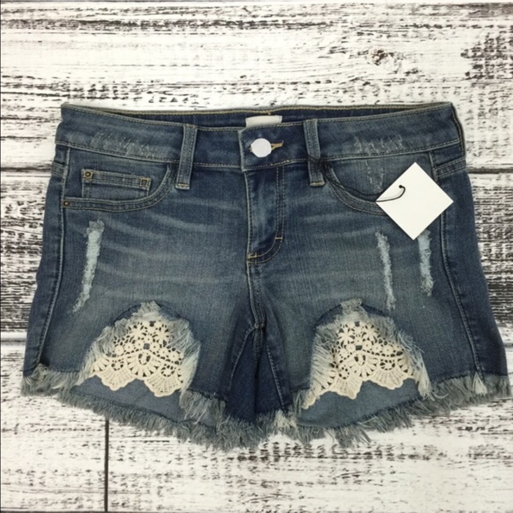 🆕DAISY crochet lace shorts -DENIM BLUE - Picture 3 of 4