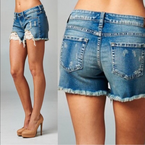 🆕DAISY crochet lace shorts -DENIM BLUE - Picture 2 of 4