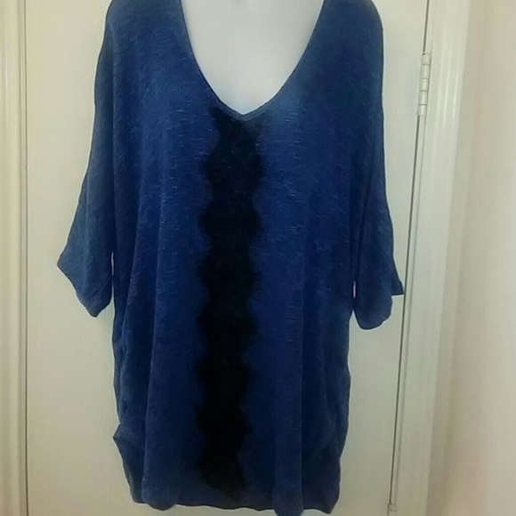 Jessica Simpson Sweaters - Jessica Simpson lightweight Cold shoulder sweater Jessica Simpson Sweaters - Jessica Simpson lightweight Cold shoulder sweater