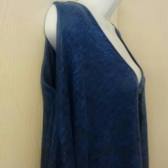 Jessica Simpson Sweaters - Jessica Simpson lightweight Cold shoulder sweater Jessica Simpson Sweaters - Jessica Simpson lightweight Cold shoulder sweater
