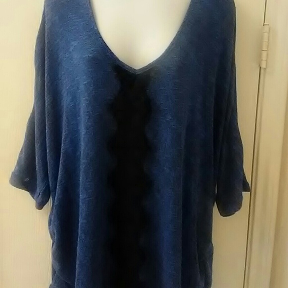 Jessica Simpson Sweaters - Jessica Simpson lightweight Cold shoulder sweater Jessica Simpson Sweaters - Jessica Simpson lightweight Cold shoulder sweater