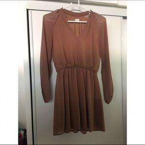 Perfect afternoon dress. Just right at the knees.