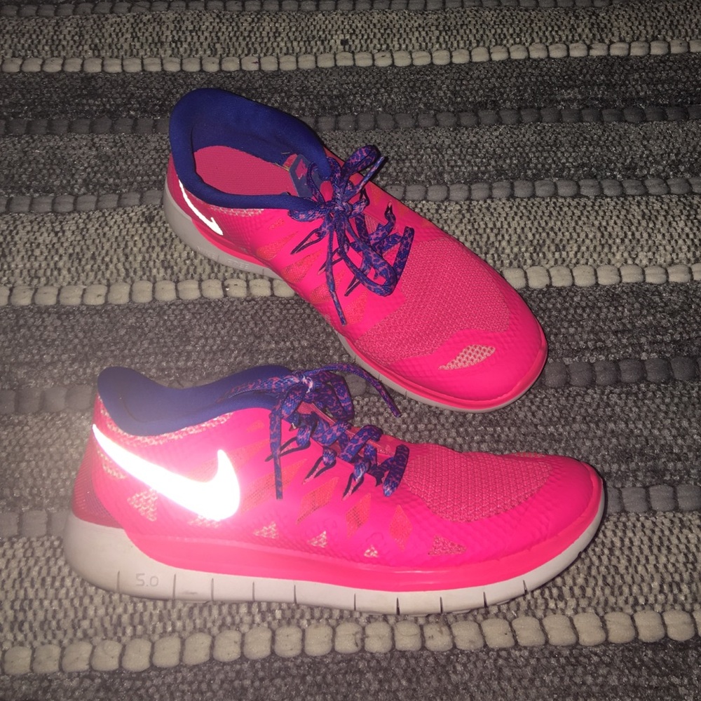 Nike shoes (Reflextive Sign)