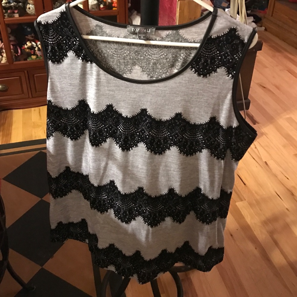Roz&Ali grey with black lace like decoration