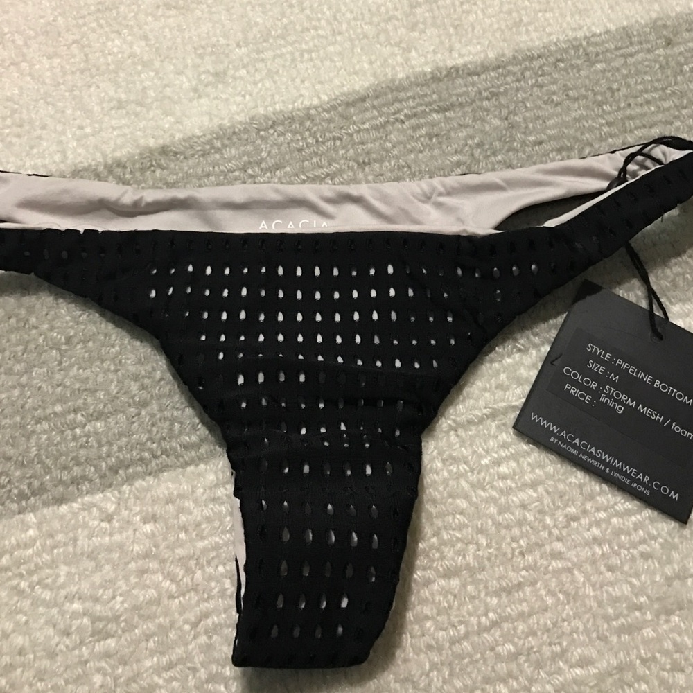 Acacia pipeline storm mesh bottom / foam lining